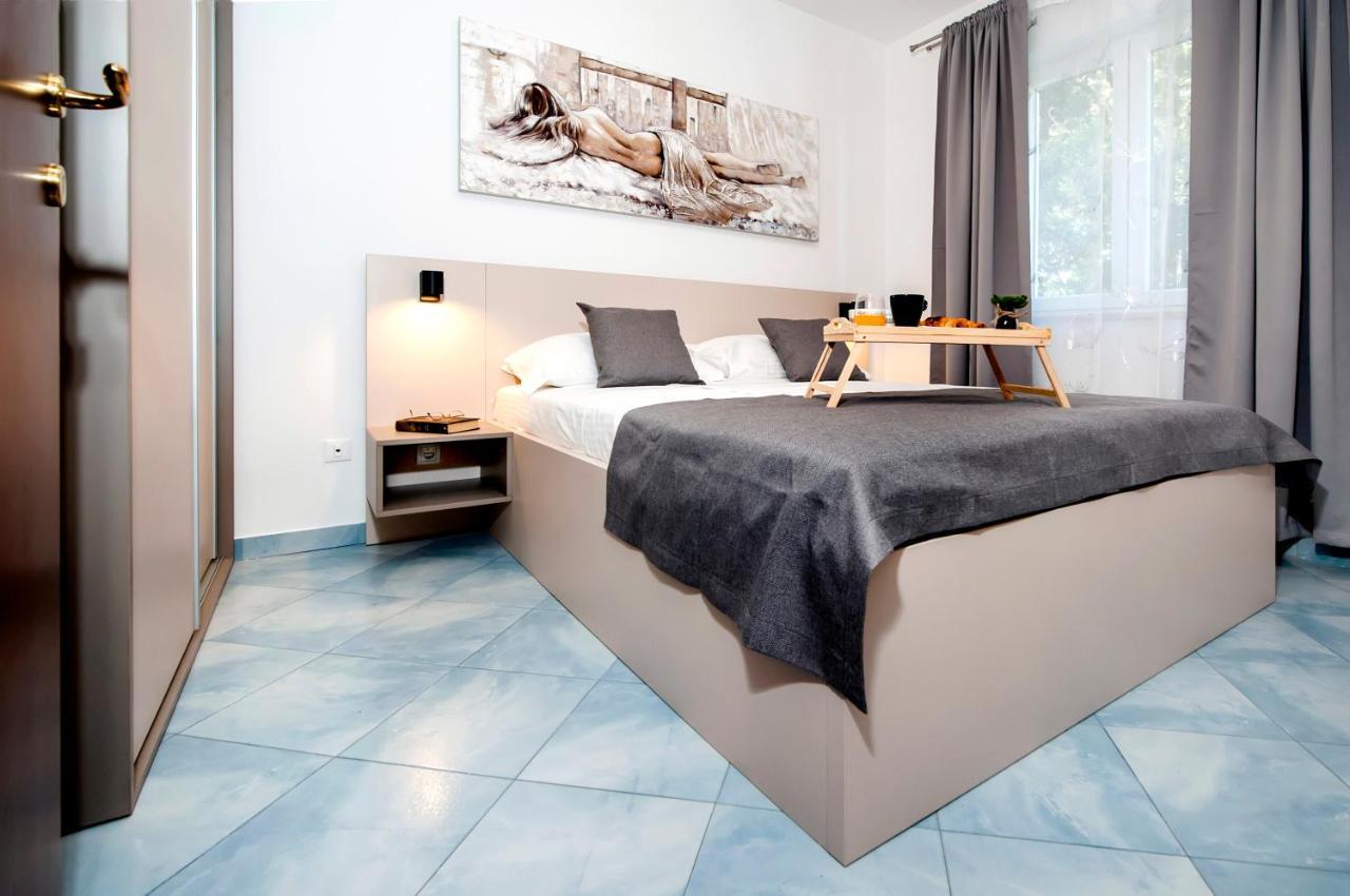 Apartment F&r Ii *